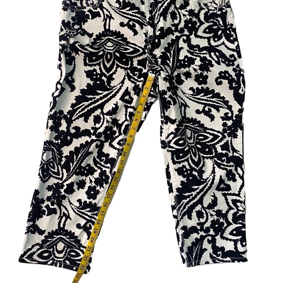 Chico’s So Lifting Abstract Floral Crop Pants Black and White Size 16 - Picture 10 of 11